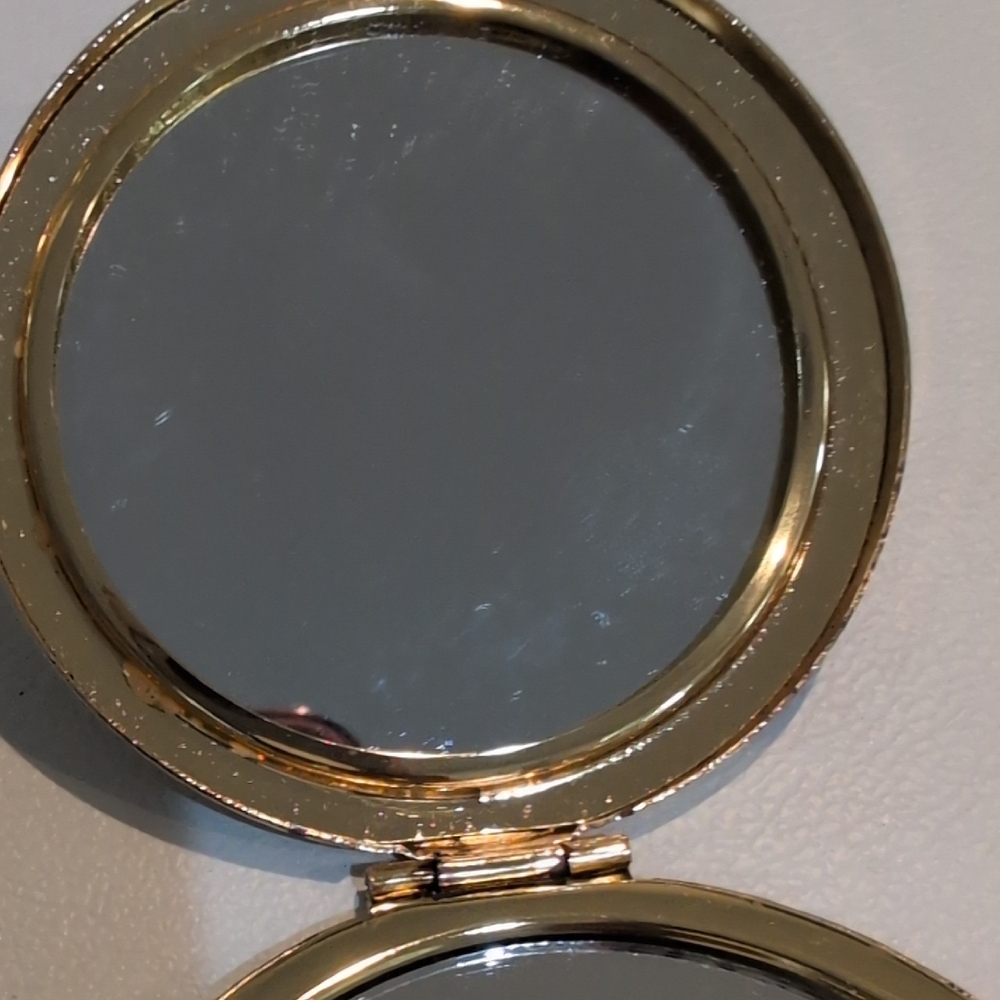 just 4 Jenn. Shipping  +++++Chic Gold and Black Compact Mirror - Picture 5 of 5